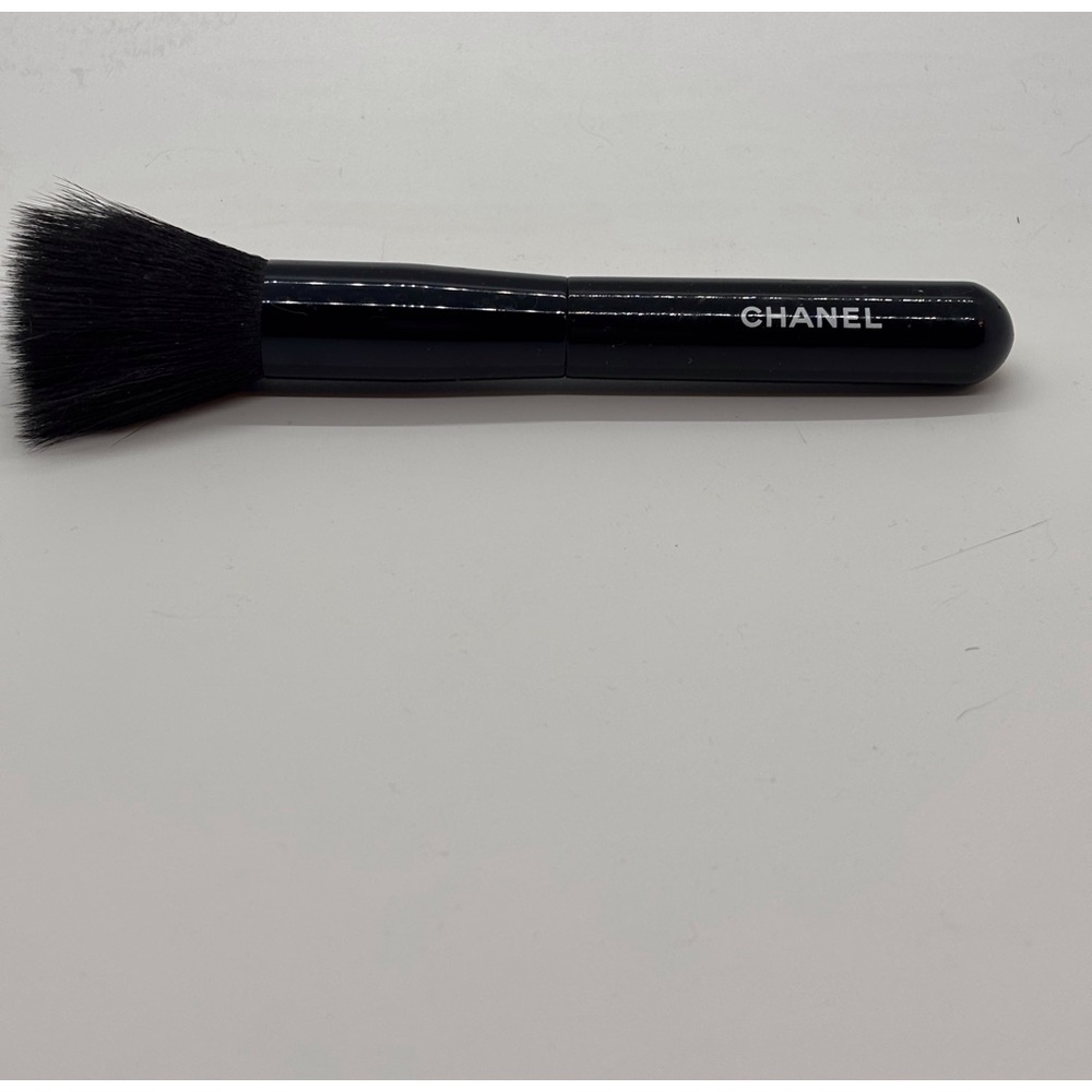 CHANEL FOUNDATION BLENDER BRUSH